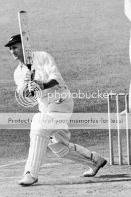 Len-Hutton-Yorkshire-England-Batsman-220509_zpslrgm0h5v.jpg