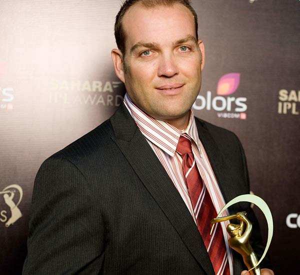IPL-Awards-2010-Viewers-Choice-Most-Consistent-Performer-award-to-Jacques-Kallis.jpg