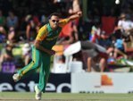Faf-du-Plessis-bowls-120117-G530.jpg Faf-du-Plessis-bowls-120117-G530.jpg