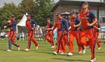 15aThe-Dutch-team-take-the-field.jpeg