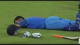 ms-dhoni-sleeping-on-ground-when-crowd-throw-bottles-on-players_730X365.jpg
