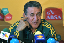 Carlos_Alberto_Parreira_at_University_of_the_Witwatersrand_2010-06-04_4 copy.png