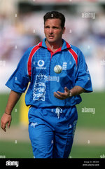 mark-ealham-england-kent-ccc-09-may-1999-HXE3XN.jpg