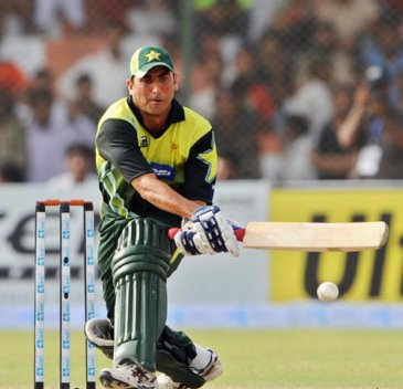 younis-khan.jpg