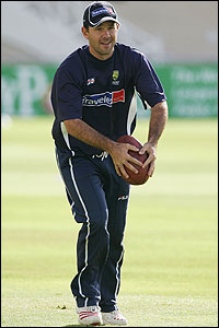 _40718922_ponting200.jpg