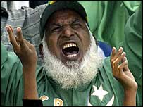 _39475818_pakistan_fan203.jpg