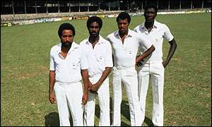 _910638_7cricket300.jpg