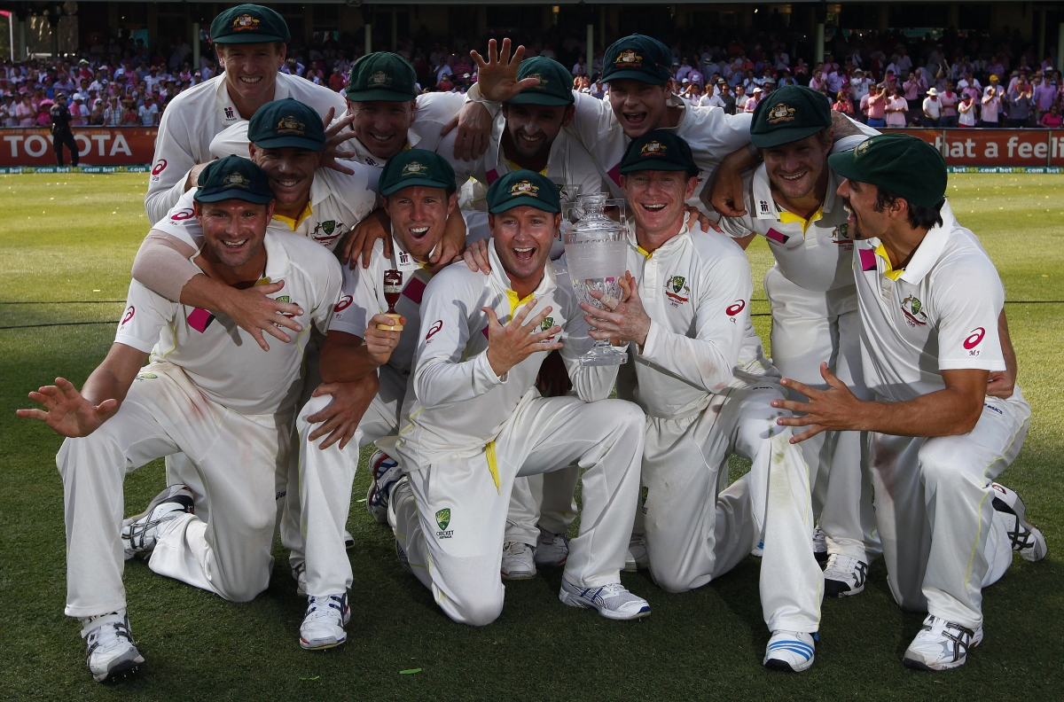 australia-celebrate-winning-ashes-2013-14.jpg