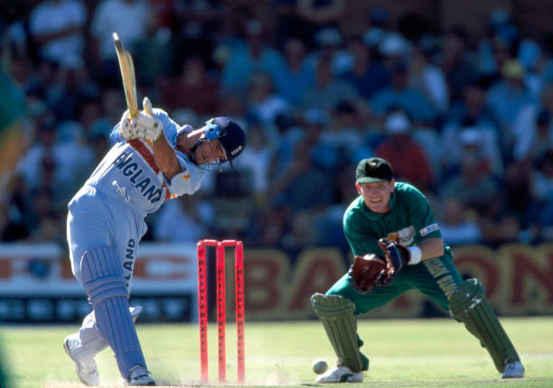 graham-thorpe-batting-for-england-during-the-7th-one-day-match-picture-id109853404