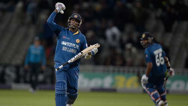 Sri-Lanka-captain-Angelo-Mathews-celebrates-winning-the-Royal-Lond.jpg