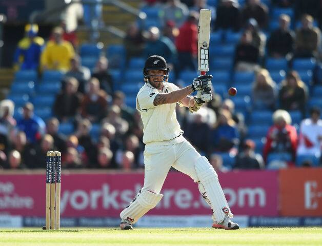 Luke-Ronchi-of-New-Zealand-smashes-the-ball-to-the-boundary2.jpg