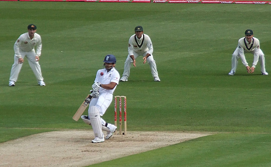 Bopara_hit_in_the_throat_at_Cardiff_during_the_2009_Ashes.jpg