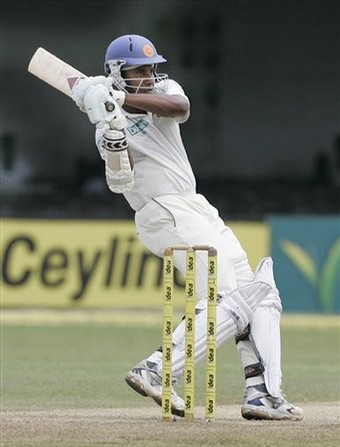 Chaminda-Vaas-Batting.jpg